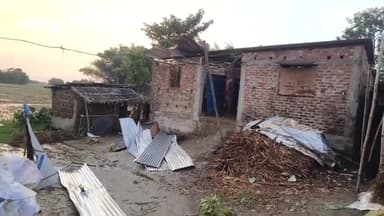 कुरसाकांटा: ग्राम पंचायत सिकटिया में तेज़ आंधी ने मचाई भारी तबाही, दर्जनों परिवार बेघर; मुआवजे की मांग तेज