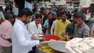 धनौरा: गजरौला के इंदिरा चौक पर मंदिर के सामने भंडारे का हुआ आयोजन