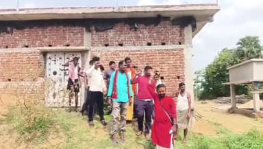 पूर्वी टुंडी: बडबाद गांव में ग्रामीणों ने पूर्व मुखिया पर लगाया ग़ैराबाद जमीन पर कब्जा करने का आरोप