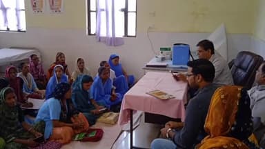 रामगंजमण्डी: खंड मुख्य चिकित्सा अधिकारी ने सुकेत और सातलखेड़ी अस्पताल का किया निरीक्षण, बैठक में दिए निर्देश