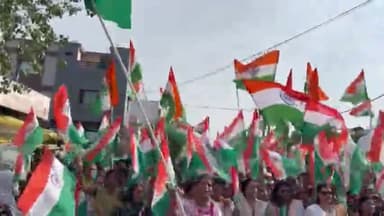 पचोर: पचोर में भाजपा और हिन्दू-मुस्लिम समाज ने निकाली तिरंगा यात्रा, सांसद व नपा अध्यक्ष ने की भारत माता की आरती