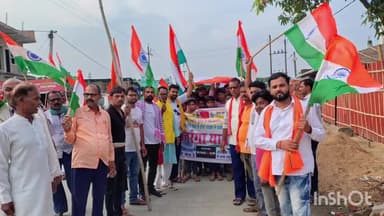 पुरैनी: पुरैनी मुख्यालय में ऑपरेशन सिंदूर की सफलता के बाद युवाओं द्वारा निकाली गई तिरंगा यात्रा