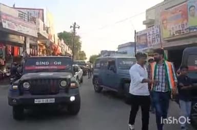 रानी: रानी में ऑपरेशन सिन्दुर और सम्मान यात्रा के तहत शहीदों की याद में सेना के सम्मान में तिरंगा रथ यात्रा का स्वागत किया गया