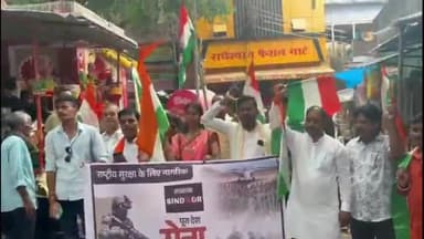 नबीनगर: सेना के सम्मान में भाजपा कार्यकर्ताओं ने नवीनगर में निकाली तिरंगा यात्रा