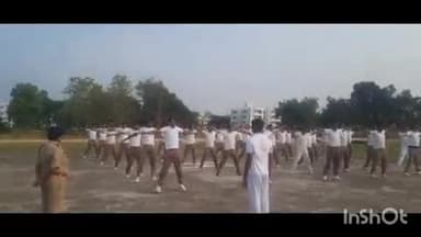 बलरामपुर: अपर पुलिस अधीक्षक ज्योति श्रीवास्तव ने पुलिस लाइन में साप्ताहिक पुलिस परेड का निरीक्षण किया