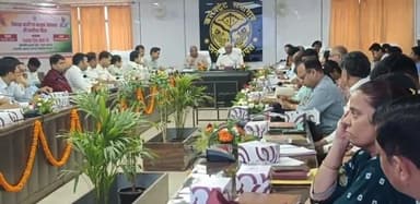 बागपत: बागपत कलेक्ट्रेट सभागार में विकास कार्य को लेकर प्रभारी मंत्री जसवंत सिंह सैनी ने की समीक्षा बैठक