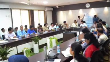 लांजी: आपदा प्रबंधन बैठक में कलेक्टर मीना ने की समीक्षा, लांजी के ग्रामों में बाढ़ से बचाव के लिए SDM को किया निर्देशित