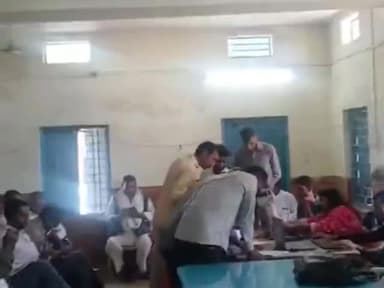 सारंगपुर: सीईओ ने 31 पंचायत सचिवों और 18 रोजगार सहायकों को कारण बताओ नोटिस जारी किया, बैठक में थे अनुपस्थित