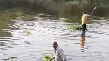 मंदसौर: पशुपतिनाथ में शिवना शुद्धिकरण कार्य 24वें दिन भी जारी, विधायक सहित बड़ी संख्या में लोग शामिल