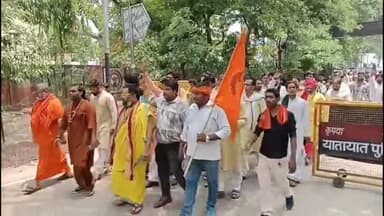 मथुरा: धार्मिक अनुष्ठानों में विधर्मियों के प्रवेश पर प्रतिबंध एवं सनातन हिंदुत्व के बचाव हेतु संगठन ने डीएम को सौंपा ज्ञापन