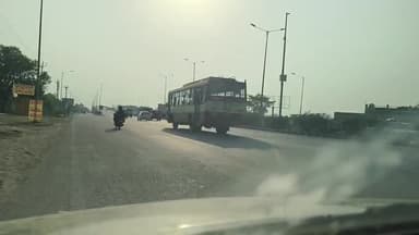 अमरोहा: रजबपुर में नेशनल हाईवे 9 पर 2 बाइकों में हुई जोरदार टक्कर, 3 लोग हुए घायल