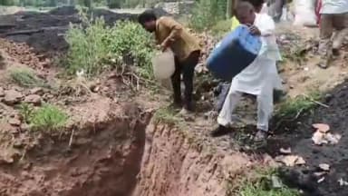 रामपुर: पुलिस लाइन के जंगल में कोर्ट के आदेश पर कई मुकदमों में जब्त माल का हुआ विनष्टीकरण, SP व अन्य अधिकारी रहे मौजूद