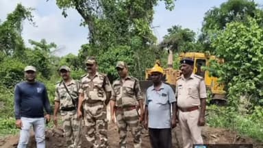 कलियासोल: पंचेत ओपी क्षेत्र में कारगिल के जंगलों में अवैध कोयले के मुहाने को महाप्रबंधक ने बुलडोजर से कराया बंद