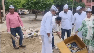 कोल: जिला अस्पताल में आम आदमी पार्टी द्वारा चलाया गया सफाई अभियान, नेताओं ने बढ़-चढ़कर लिया हिस्सा