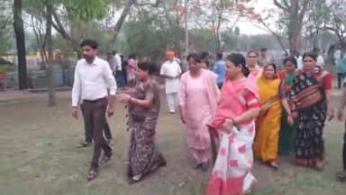 बीना: स्टेशन रोड स्थित गायत्री शक्ति पीठ पर भाजपा कार्यकर्ताओं ने की साफ-सफाई, विधायक भी रहे मौजूद