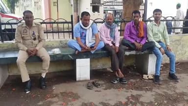 मिलक: कुंदनपुर गांव के पास तेज रफ्तार अज्ञात वाहन ने बाइक सवार युवक को मारी टक्कर, युवक की मौके पर हुई मौत