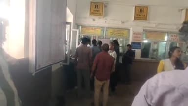 मारवाड़ जंक्शन: मारवाड़ जंक्शन रेलवे स्टेशन की आरक्षण खिड़की पर टिकट दलाली को लेकर सामाजिक संगठनों और नगरवासियों ने जताया आक्रोश