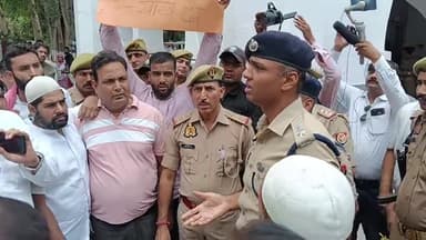 कोल: अलीगढ़ में सपा नेताओं पर भड़के एसएसपी, बोले- मेरे ऑफिसर से धक्का-मुक्की कर रहे हैं आप लोग