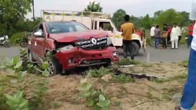 देवसर: बरगवां में दो वाहनों की आमने-सामने टक्कर, दो युवक गंभीर रूप से घायल