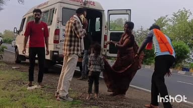 मंदसौर: महू-नीमच हाईवे पर बाइक फिसली, महिला घायल; एम्बुलेंस से जिला अस्पताल में भर्ती