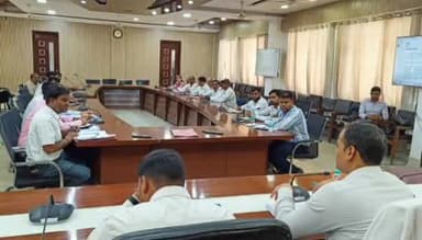 मुरादाबाद: डीएम की अध्यक्षता में हर घर जल योजना के अंतर्गत आयोजित की गई बैठक
