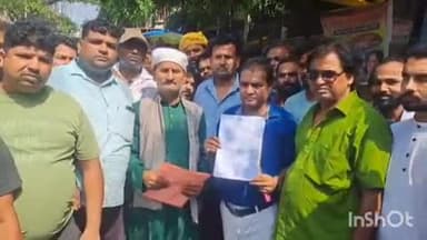 गोपालगंज: आर्केस्ट्रा संचालकों ने कलेक्ट्रेट परिसर पहुंचकर अपनी मांगों को लेकर एसपी को दिया आवेदन