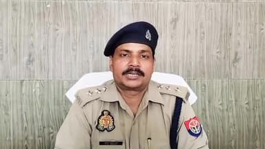 औरैया जालौन चौराहे के समीप बाइक सवार पिता पुत्र को ट्रक ने रौंदा दोनों की मौके पर हुई मौत जानकारी देते क्षेत्राधिकारी