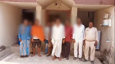 उचकागांव: उचकागांव में तीन जगहों पर छापेमारी, 765 बोतल शराब के साथ पांच गिरफ्तार