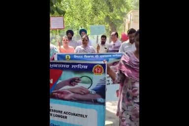 ਮਲੋਟ: ਹਾਈਪਰਟੈਂਸ਼ਨ ਜਾਗਰੂਕਤਾ ਮੁਹਿੰਮ ਤਹਿਤ ਸੀ. ਐਚ. ਸੀ  ਆਲਮਵਾਲਾ ਦੇ ਹੈਲਥ ਸਟਾਫ ਵੱਲੋਂ ਕੱਢੀ ਗਈ ਰੈਲੀ