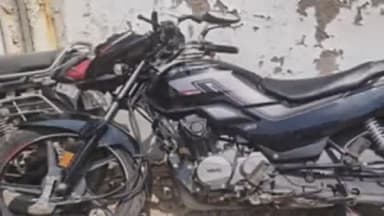 कानपुर: चकेरी थाना क्षेत्र के हरजिंदर नगर फ्लाईओवर पर बाइक अनियंत्रित होकर डिवाइडर से टकराई, एक की हुई मौत और एक घायल