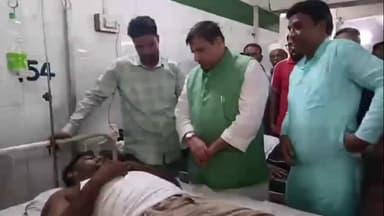 कोल: अलहदादपुर में मारपीट में घायल मीट कारोबारियों से मिलने JN मेडिकल पहुंचे राज्यसभा सांसद संजय सिंह, सरकार को घेरा