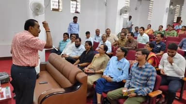 ओरमांझी: रांची विश्वविद्यालय के शहीद स्मृति सभागार में आयकर रिटर्न और टीडीएस को लेकर कार्यशाला का आयोजन