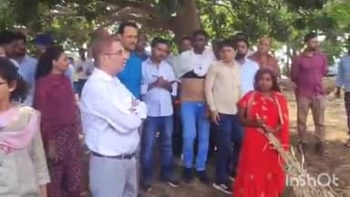 रॉबर्ट्सगंज: डीएम ने चतरा के पकरहट गांव का किया औचक निरीक्षण, संचालित योजनाओं के लाभार्थियों से किया सीधा संवाद