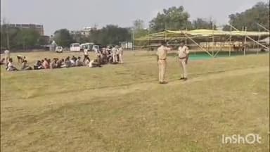 आरा: आरा के नवीन पुलिस केंद्र में साप्ताहिक परेड का आयोजन, वारिया पुलिस पदाधिकारी ने दिए आवश्यक दिशा निर्देश