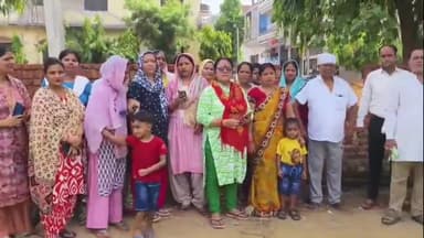 अमरोहा: अमरोहा मे कैलसा रोड पर मंदिर का रास्ता ठेकेदार ने किया बंद मोहल्ले वाले परेशान, किया प्रदर्शन #jansamasya