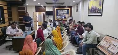 बाबई: माखन नगर विधायक ने कार्यालय में क्षेत्रवासियों की मांगें व समस्याएं सुनीं और उनका निराकरण कराया