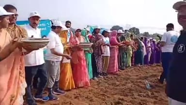 सिंगरौली: कमिश्नर रीवा बीएस जामोद ने जल गंगा संवर्धन अभियान के तहत सिंगरौली में कंचन नदी में किया श्रमदान