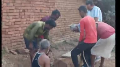 नईगढ़ी: देवरिहन गांव में नाली में गिरी गाय, ग्रामीणों ने निकाला बाहर