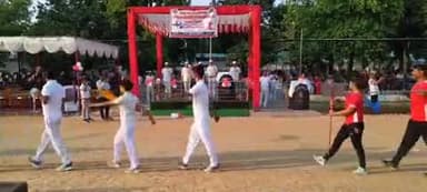 इटावा: रिजर्व पुलिस लाइन में 28वीं अंतर्जनपदीय पुरुष एवं महिला पुलिस बैडमिंटन टेबल टेनिस प्रतियोगिता का शुभारंभ SP सिटी ने किया