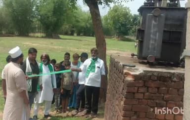बिरनी: कारूटांड़ में नया ट्रांसफार्मर लगने से गांव में आई रोशनी, झामुमो नेताओं ने किया उद्घाटन