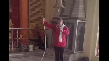 हुज़ूर: भोपाल के माता मंदिर में निकला 6 फीट लंबा सांप, किया गया रेस्क्यू