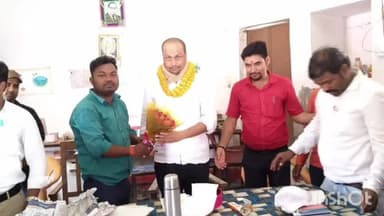 पुरैनी: कुंदन कुमार भारती बने मध्य विद्यालय पुरैनी के प्रभारी प्रधानाध्यापक, बीईओ सहित अन्य ने दी बधाई