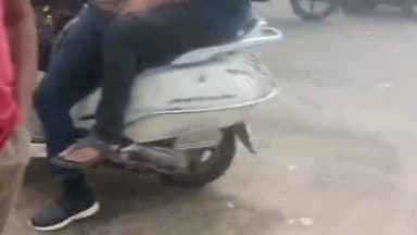 कांके: रांची: पुंदाग ओपी के पास कार ने दो बाइक को मारी टक्कर, हादसे में पांच घायल