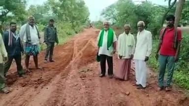 ಲಕ್ಷ್ಮೇಶ್ವರ: ಸರ್ಕಾರದ ನಿರ್ಲಕ್ಷ, ಜಂಗಲಕೇರಿ ರಸ್ತೆ ನಿರ್ಮಾಣ ಮಾಡಿದ ರೈತರು
