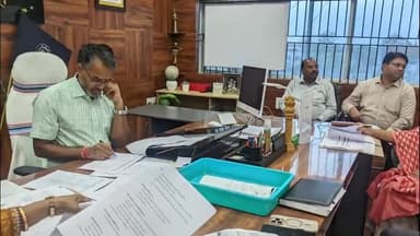 पीरटांड: उपायुक्त की अध्यक्षता में डीसी कार्यालय में जिला स्तरीय पदाधिकारियों के साथ सतत् विकास कार्य योजना को लेकर बैठक की गई