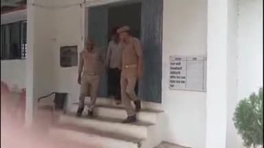 सिराथू: गुलामीपुर अटसराय हाईवे किनारे से पुलिस ने 500 ग्राम अवैध गांजा के साथ गांजा तस्कर को किया गिरफ्तार