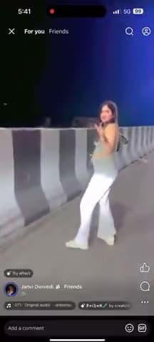 #कौशाम्बी: #NH2 पर युवती ने #तोड़ी #बियर की #बोतल, #रील वायरल, पुलिस जांच में जुटी