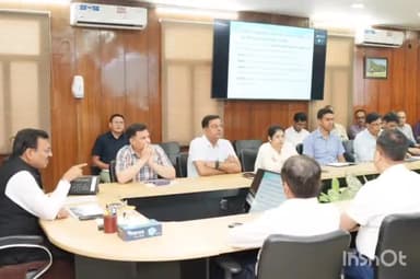 देहरादून: मुख्य सचिव आनंद बर्द्धन ने सचिवालय में मसूरी में आधारभूत संरचना और सुविधा में सुधार के लिए की बैठक