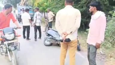 सीतापुर: पोस्ट ऑफिस के पास तेज रफ्तार कार ने स्कूटी को मारी टक्कर, नगर पालिका के लिपिक गंभीर रूप से हुए घायल