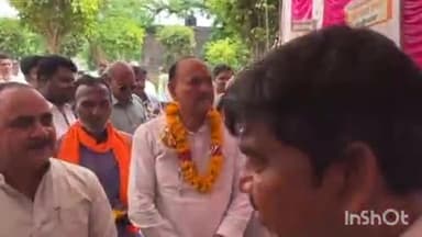 श्योपुर: नगर पालिका प्रांगण में देवी अहिल्या बाई की प्रदर्शनी, जीवन दर्शन की जानकारी दी जा रही है